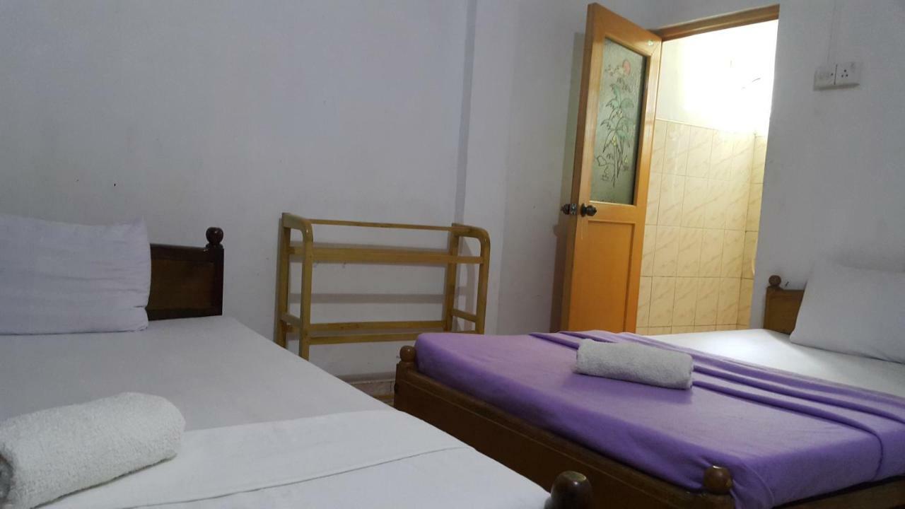 Monkey Hostel Анурадхапура Екстер'єр фото